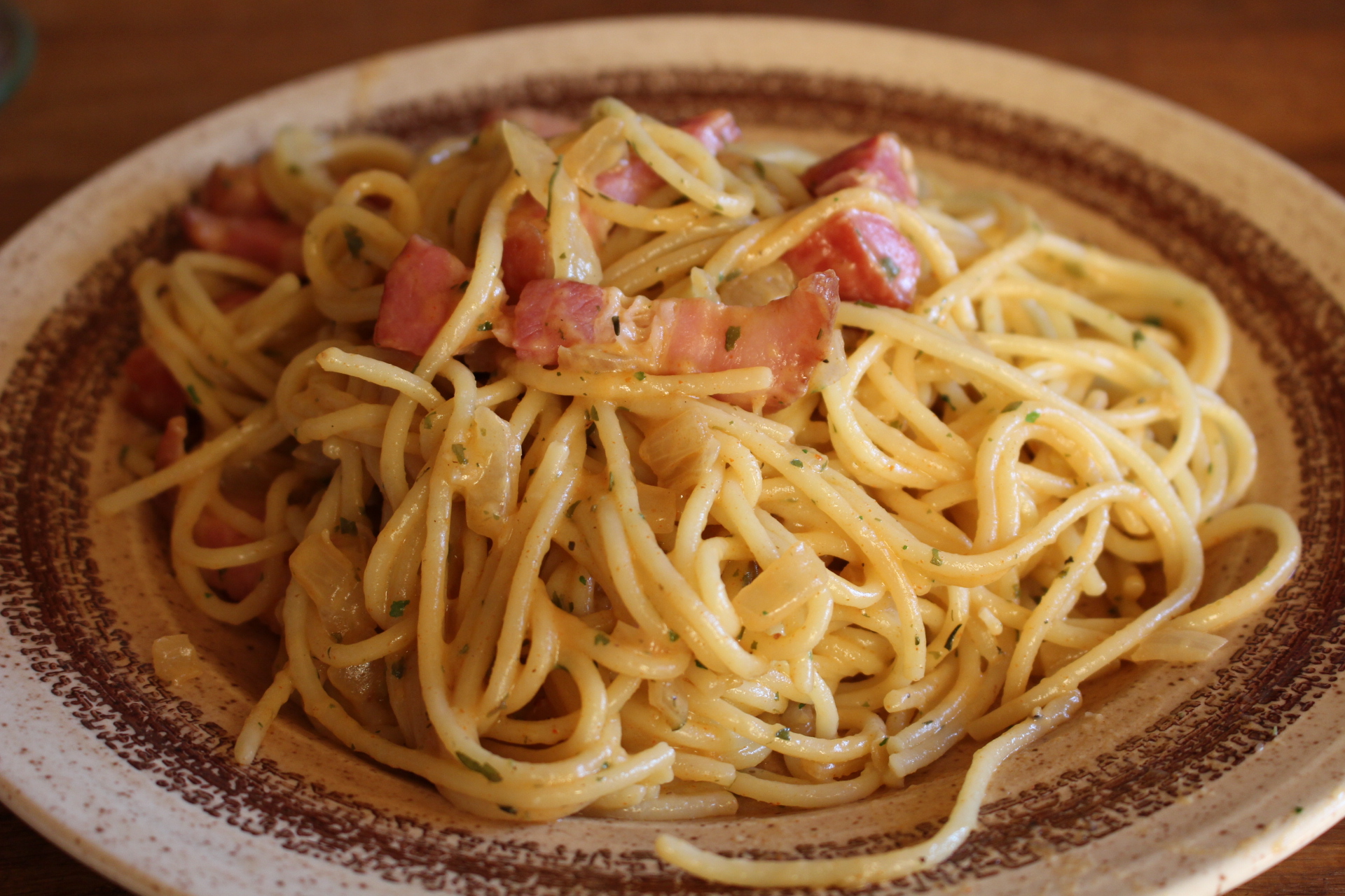 Spaghetti mit Speck, Zwiebeln und Knofel, mit Chillies geschärft ...
