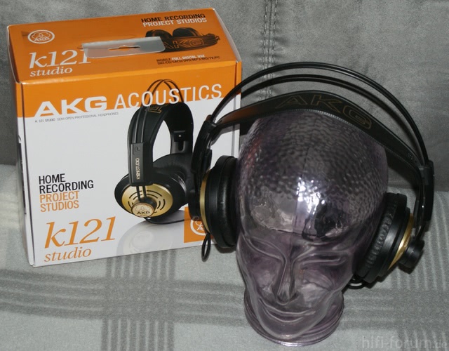 akg121