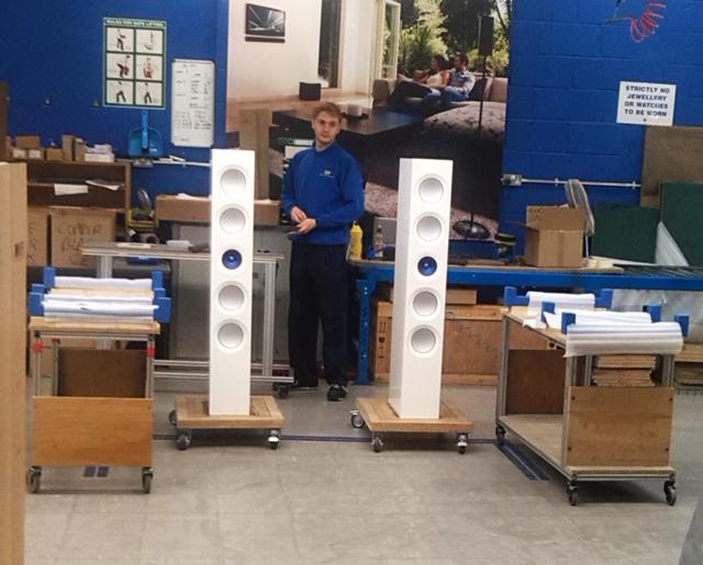 KEF Mitarbeiter