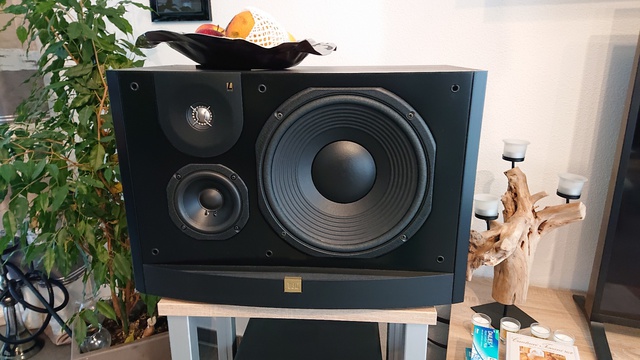 JBL L9000