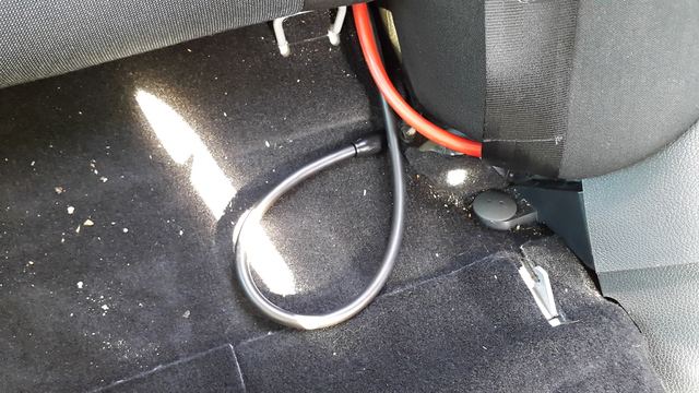 Kabel verlegen im Golf 6 Variant