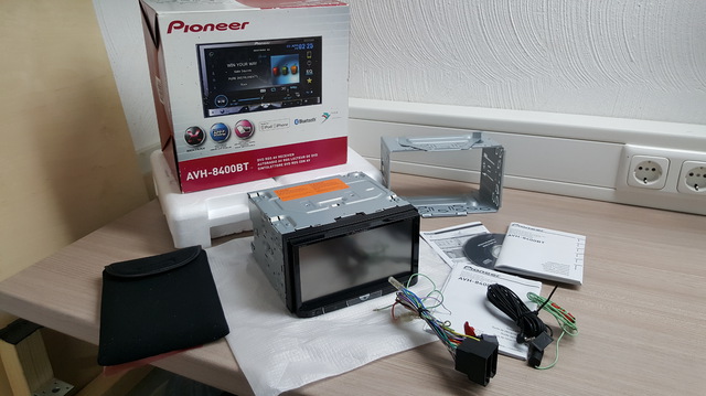 Pioneer AVH-8400BT 1