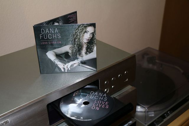 Dana Fuchs - Love Lives On