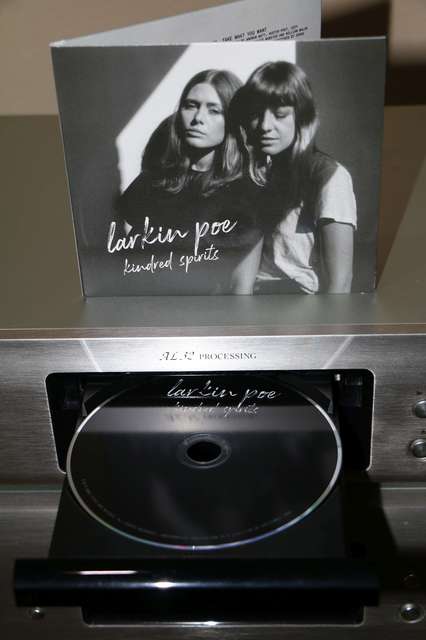 Larkin Poe - Kindred Spirits