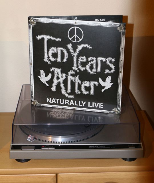 Ten Years After - Naturally Live