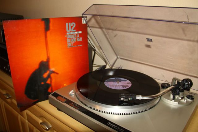 U2 - Live Under A Blood Red Sky