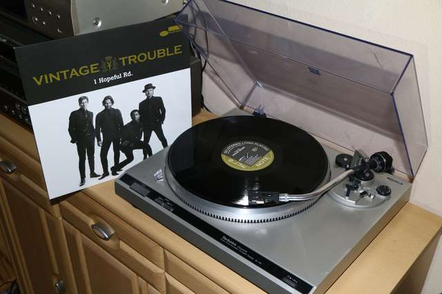Vintage Trouble - 1 Hopeful Road