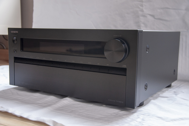  ONKYO TX-NR 818_seitlich2