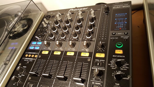 DJM 800 3
