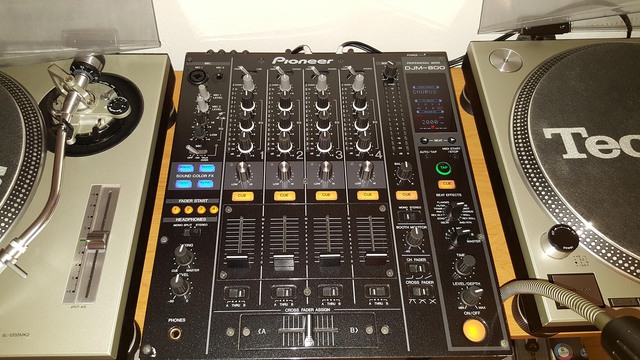 DJM 800 9