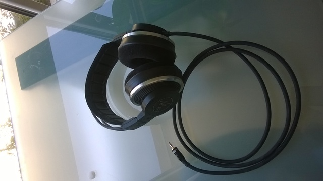 AKG_1