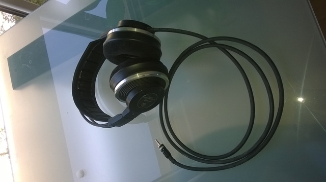 AKG_1