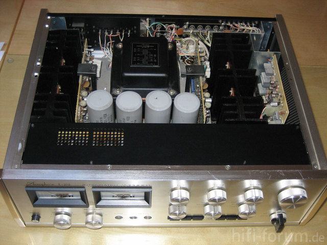 Accuphase E-202 Innen