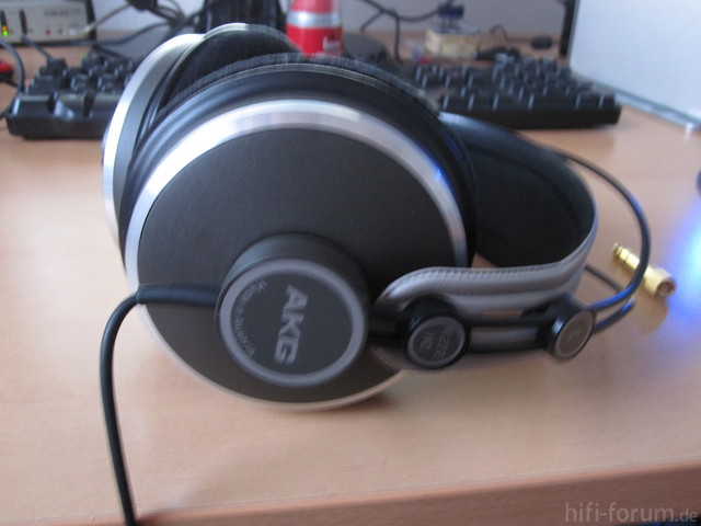 AKG HD 272