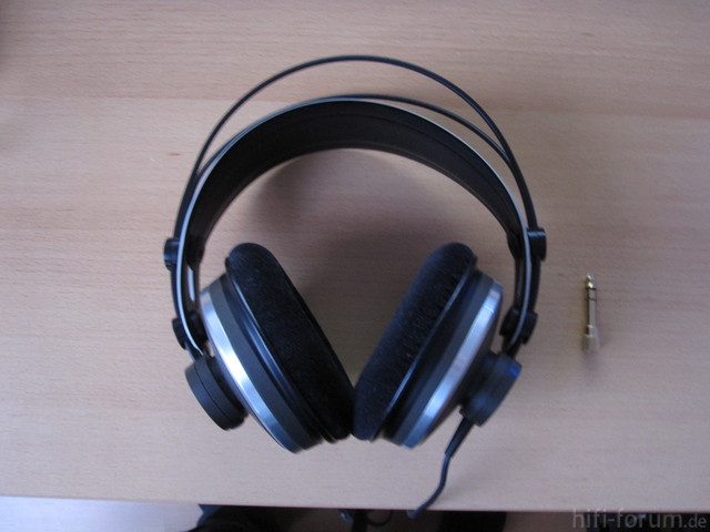 AKG HD 272