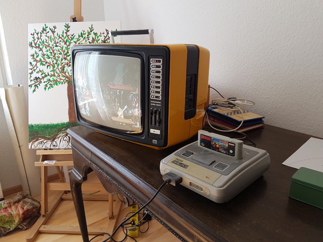 Grund Super Color 1510 In Gelb Mit SNES Super Nintendo