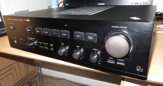 Luxman A-373