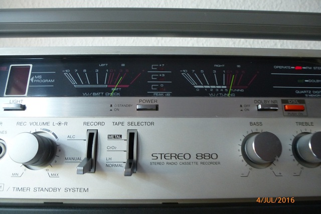 13 AIWA CS-880 VU-Meter Feldstrke und Batterieanzeige klein