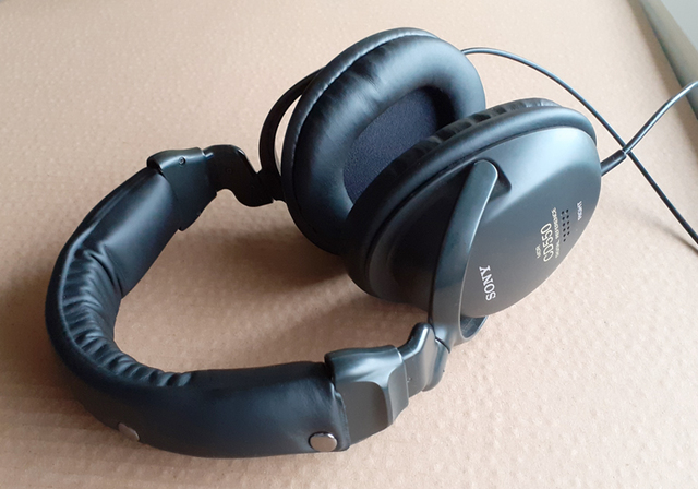 Sony MDR CD550 (1995) mit neuen Polstern (2024)