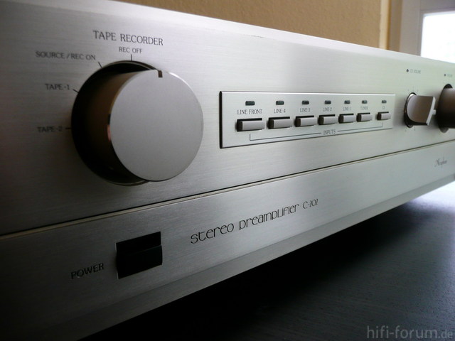 Accuphase C-202 - 2