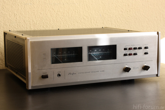 Accuphase P-266 - 02