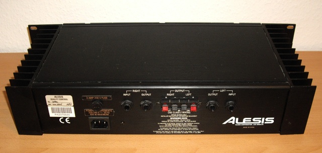 Alesis RA 100 hinten