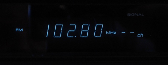 Drei Tuner Kenwood KT 1030 Display
