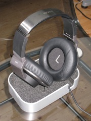 AKG K550