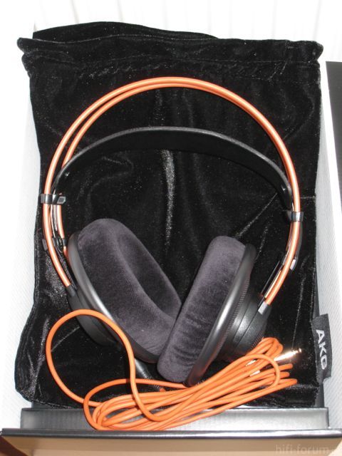 AKG K712