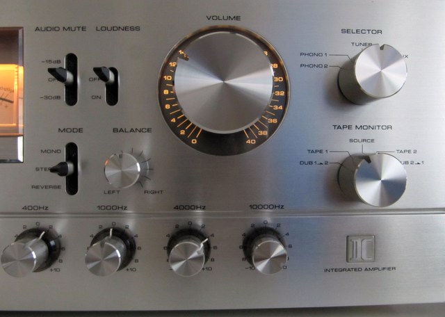 Akai AM-2950