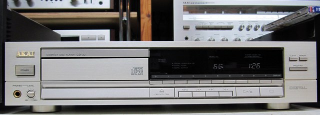 AKAI CD 32