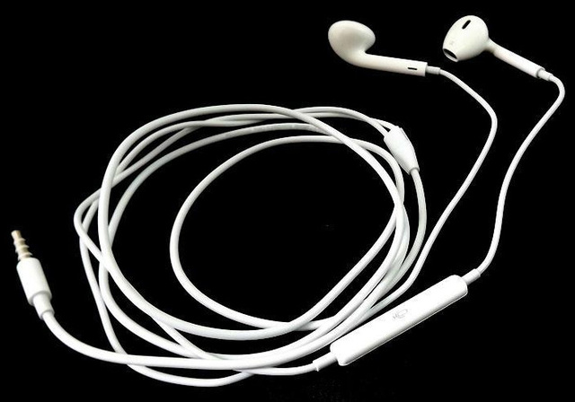 Apple Earpod Headset For IPhone With Remote And Mic