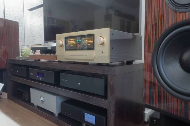 Accuphase-E-5000