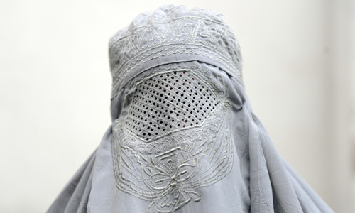 ganzkoerperschleier_europarat_warnt_burkaverbot_burka20100307184157