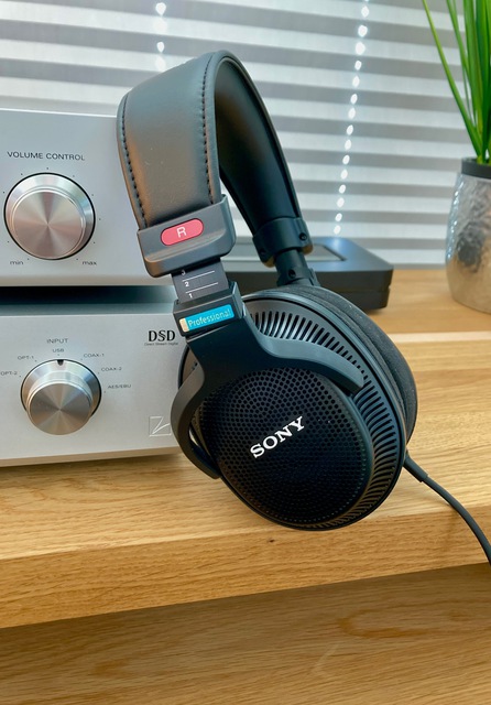 Sony MDR-MV1