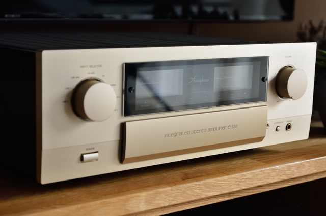 Accuphase E-350