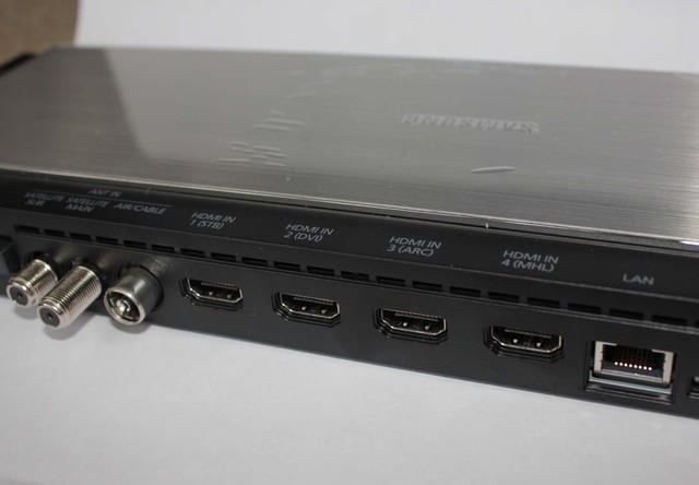 Samsung UE65HU8500 Review Connection Box