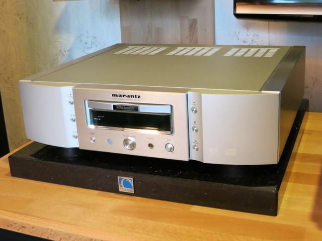 Marantz PM11 S2 & SA 15 S1 Auf Einem DIY- Sub-Lowboard