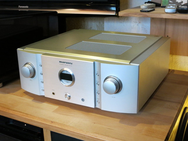 Marantz PM11 S2 & SA 15 S1 Auf Einem DIY- Sub-Lowboard