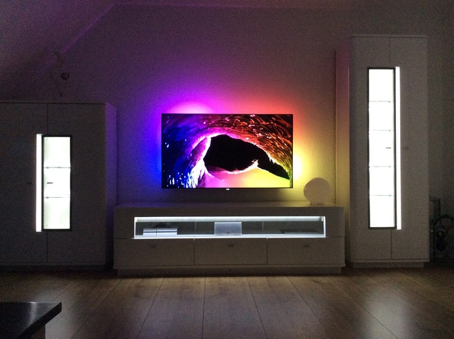 Ambilight PUS 7600