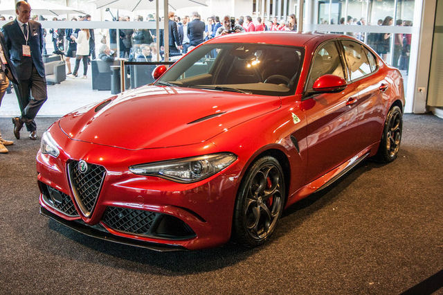 Alfa-Romeo-Giulia-Praesentation-Mailand-2015-fotoshowBig-5c0510df-876870