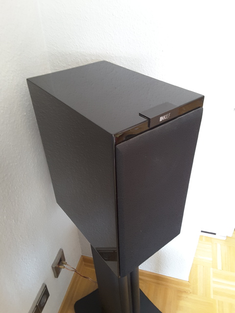 KEF R300 2