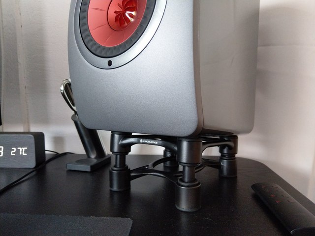 KEF LS50W und Isoacoustics Aperta