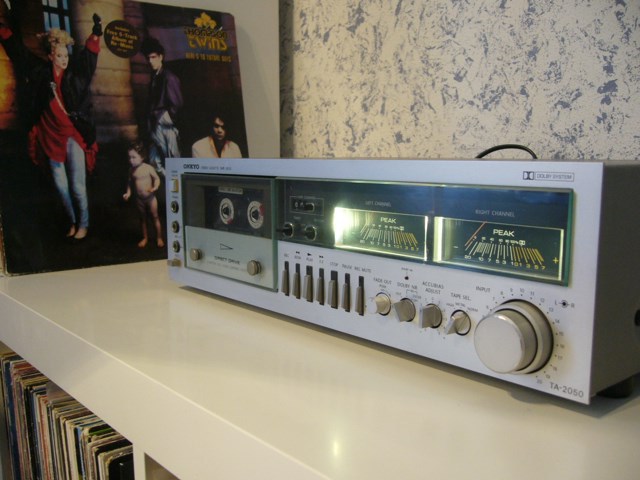 Onkyo TA-2050 seitlich