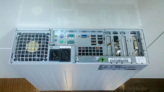 Fujitsu Esprimo E5625 Rückseite