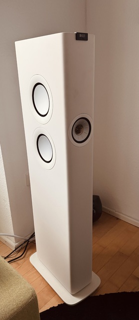 KEF LS60