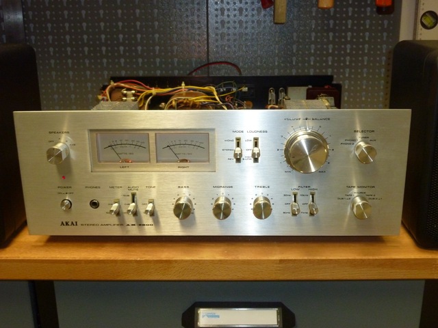 AKAI AM-2800