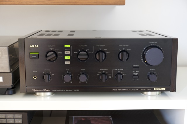 AKAI AM-95