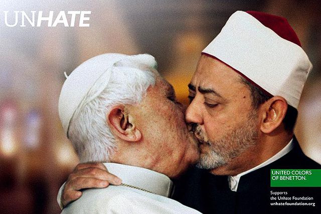 pope-kiss_1408806a