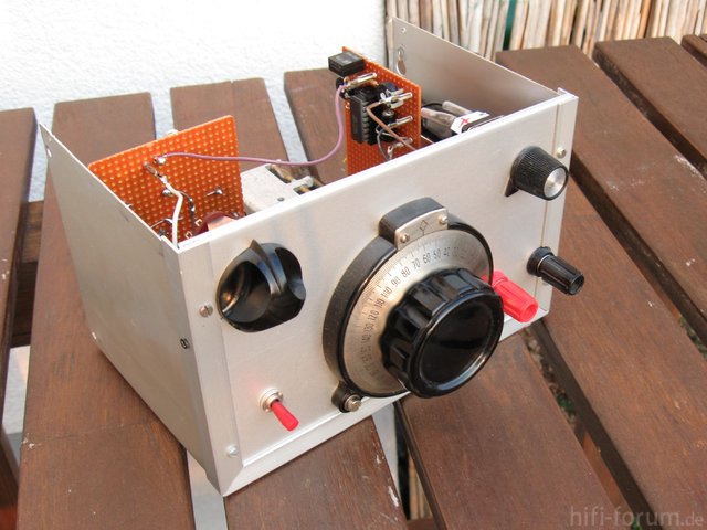 DIY-Sinusgenerator - Front - Neue Knöpfe